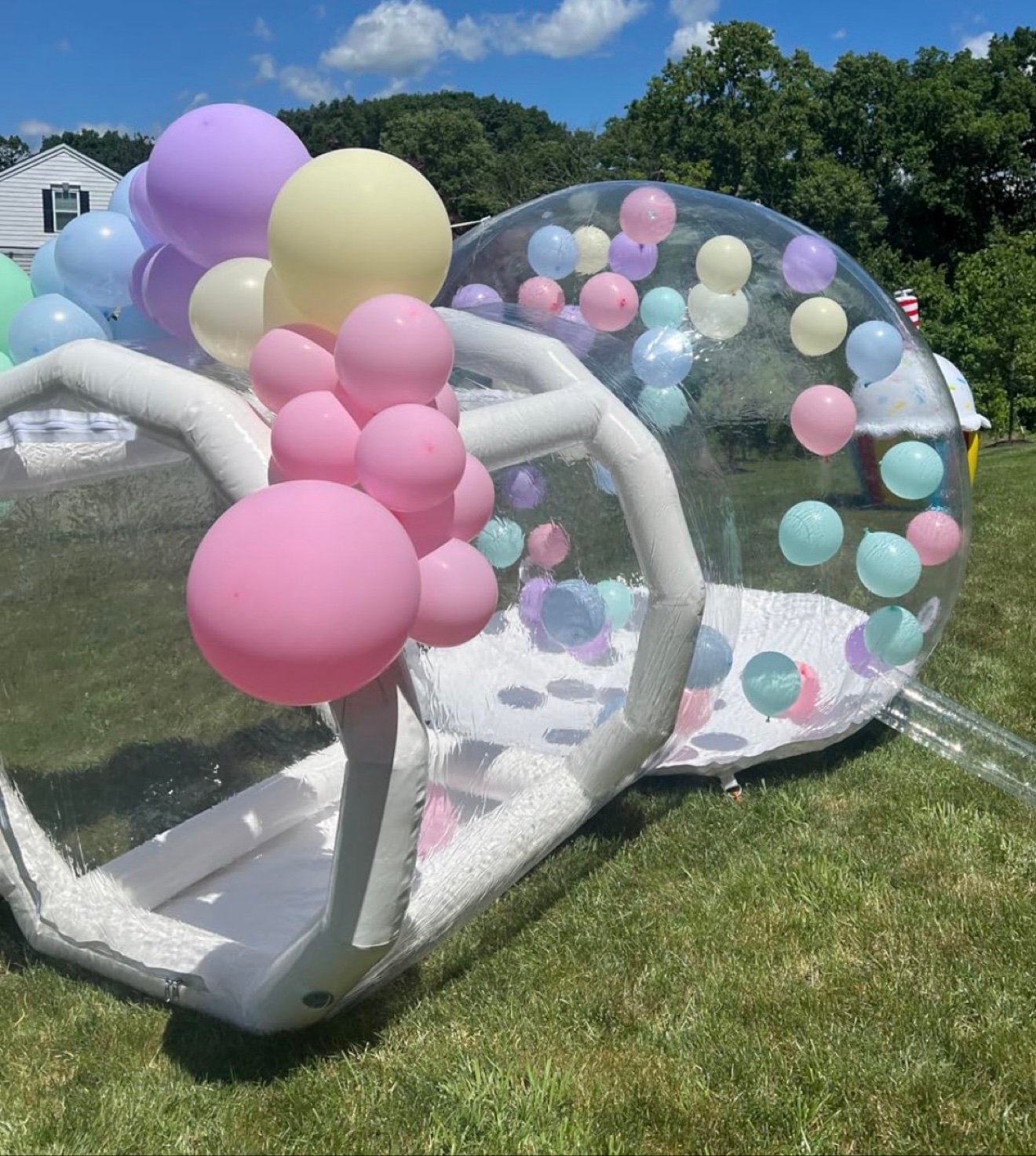 Bubble tent with balloons
